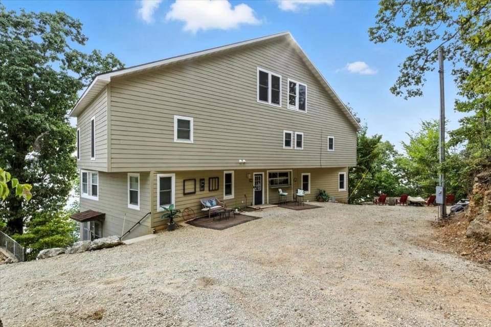 Property building, Day