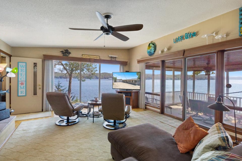 TV and multimedia, Living room, Seating area