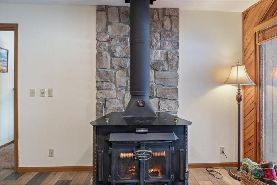 Living room, fireplace