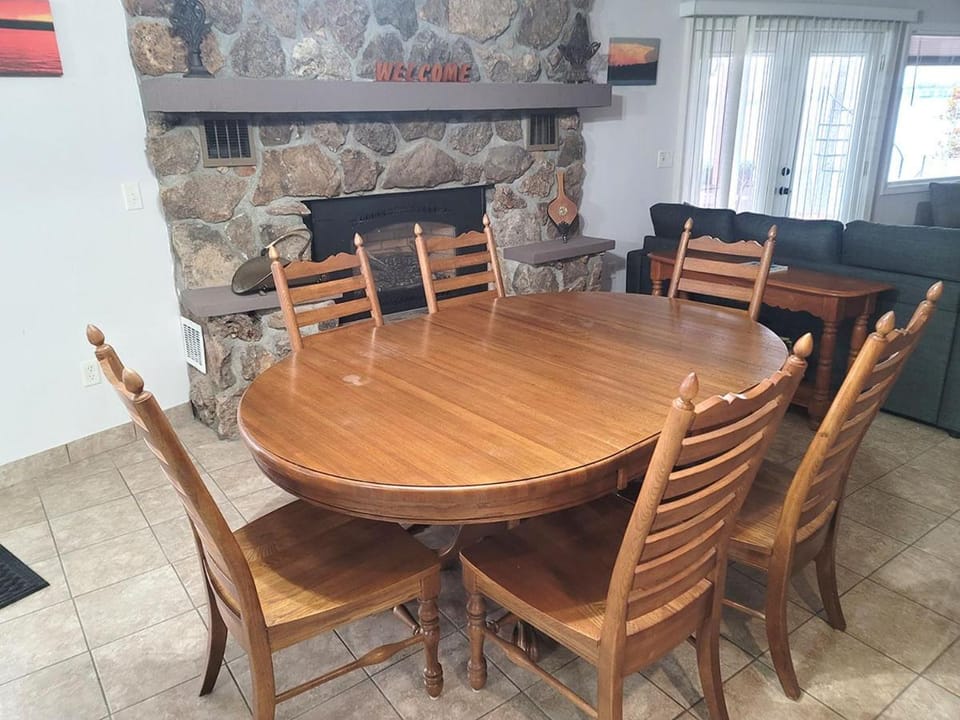 Seating area, Dining area