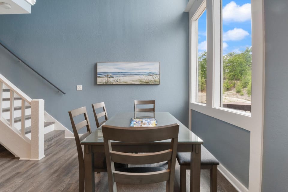 Seating area, Dining area