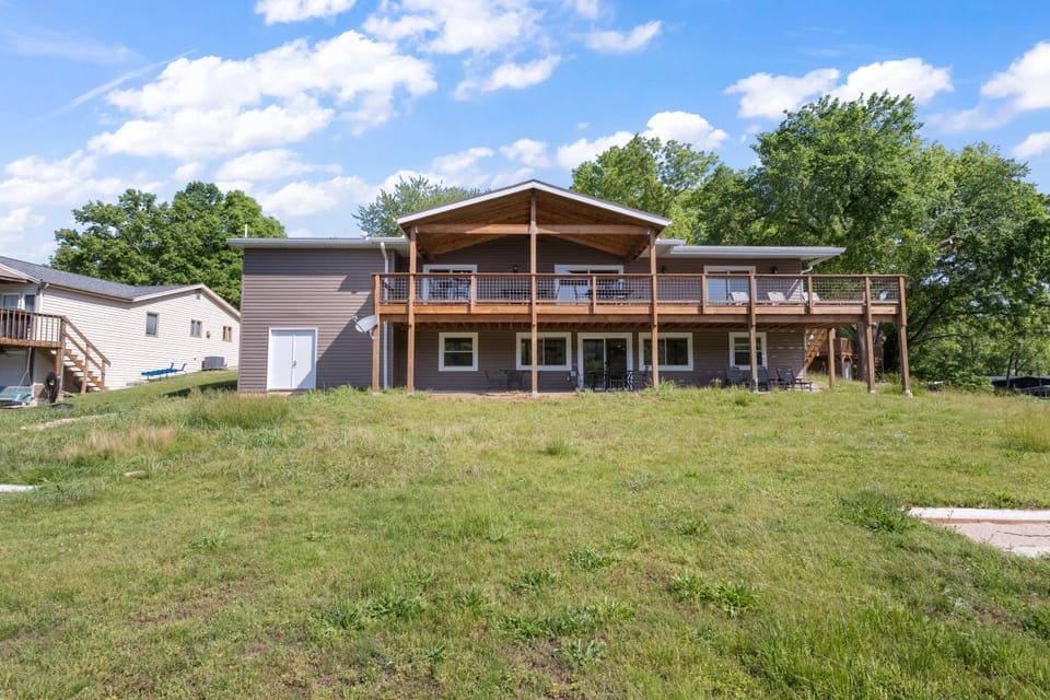 Property building, Day