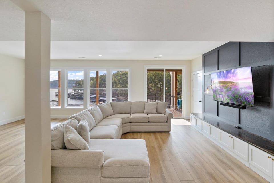 TV and multimedia, Living room, Seating area