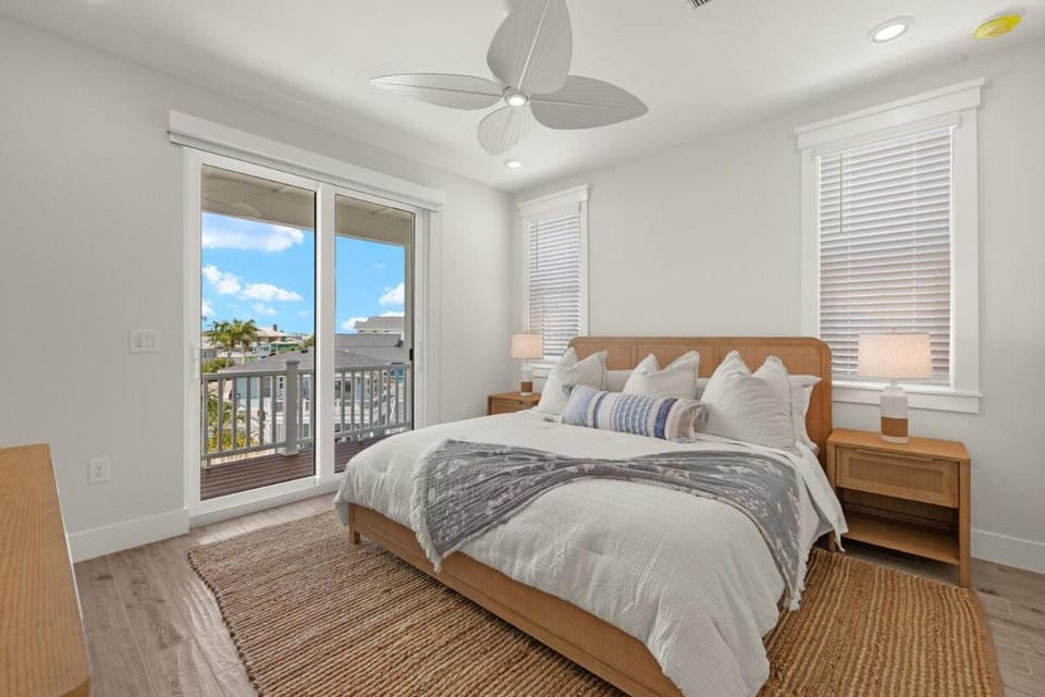 Brand NEW Oceanfront 5 Bedroom with 3 masters House in Estero Island