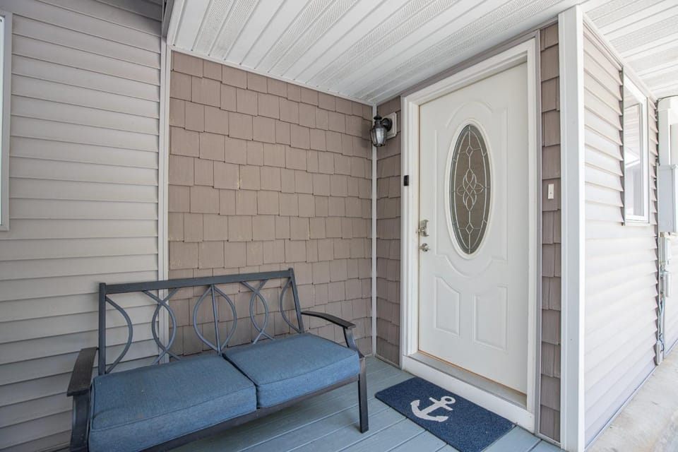 Facade/entrance, Seating area