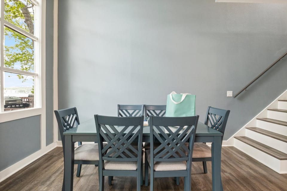 Seating area, Dining area