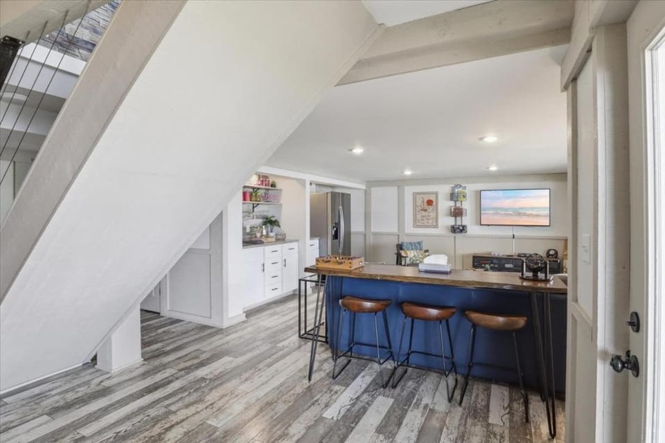 Kitchen or kitchenette, kitchen