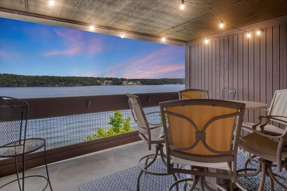 Day, Balcony/Terrace, Seating area, Dining area