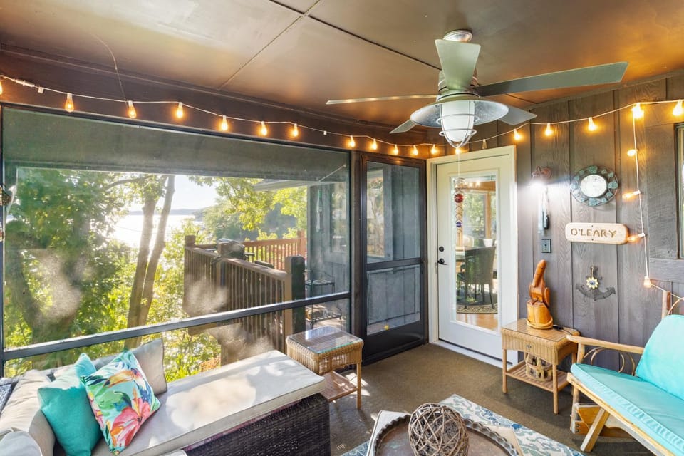 Day, Balcony/Terrace, Living room, Seating area