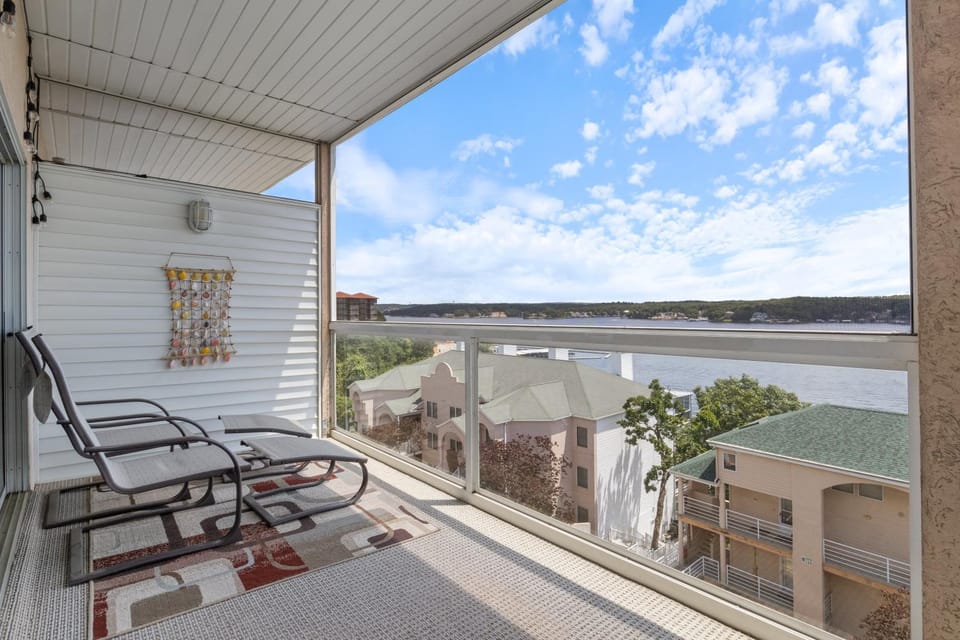 View (from property/room), Balcony/Terrace, Seating area, Sea view