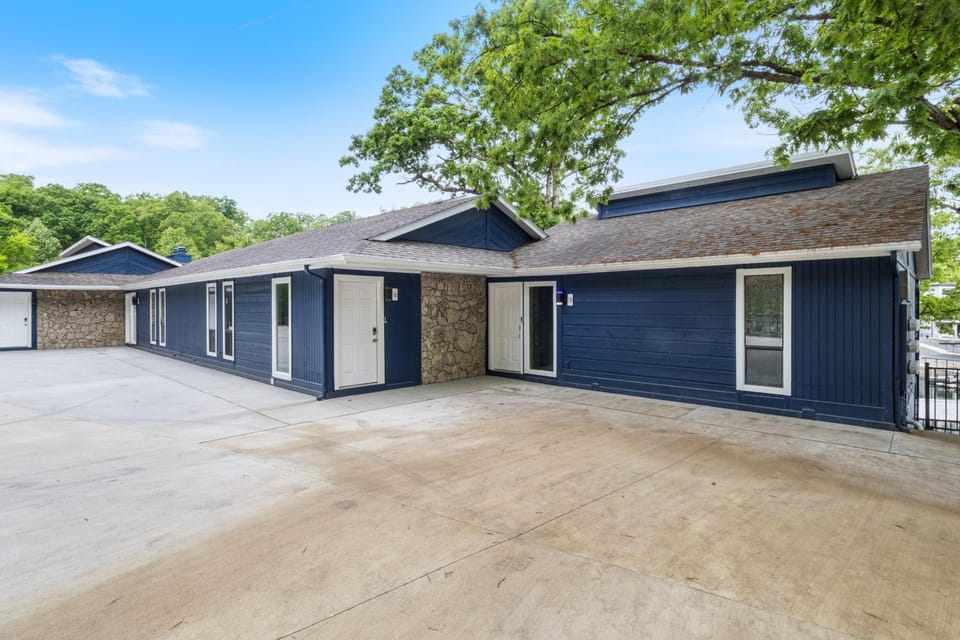 Property building, Day