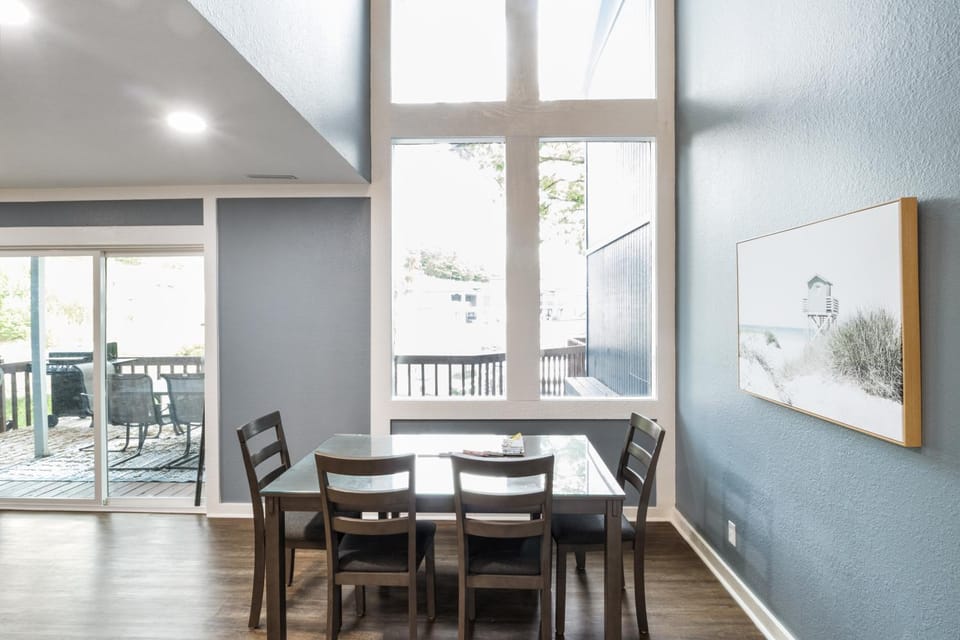 Seating area, Dining area