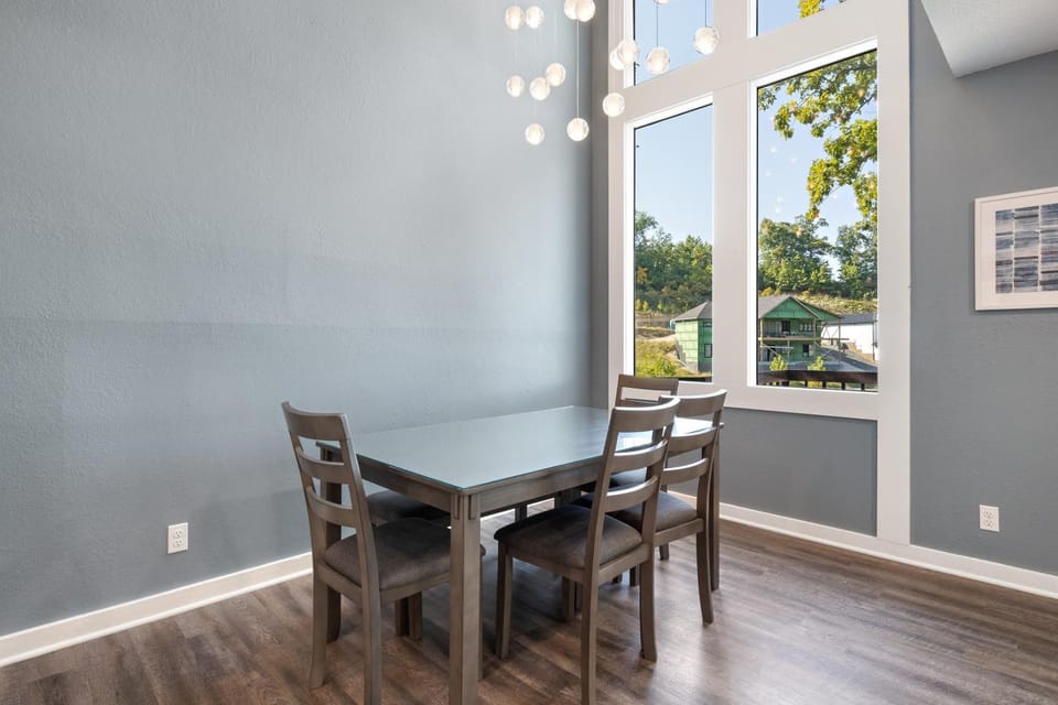 Seating area, Dining area