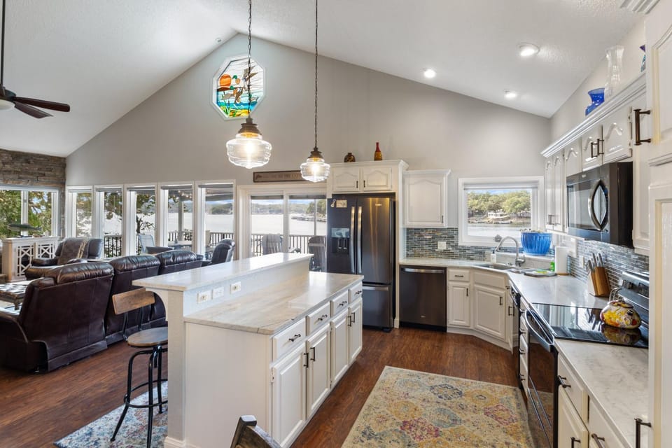 Kitchen or kitchenette, Living room, Seating area