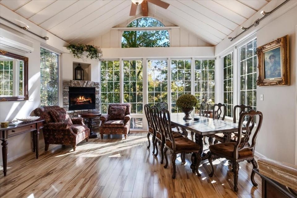 TV and multimedia, Living room, Dining area