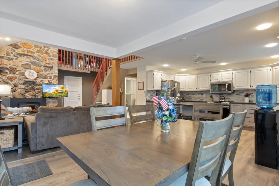 Seating area, Dining area