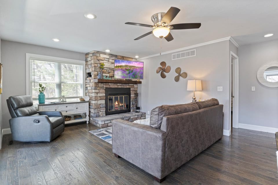TV and multimedia, Living room, Seating area