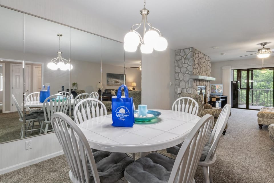 Seating area, Dining area