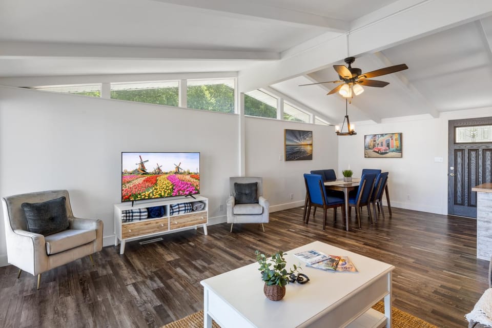 TV and multimedia, Living room, Seating area