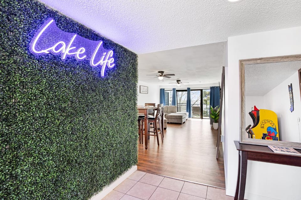 Living room, Decorative detail, Seating area, Text overlay