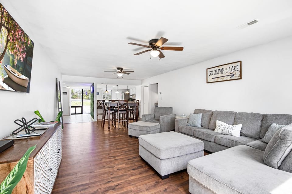 Living room, Seating area, Dining area