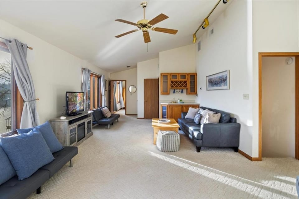 TV and multimedia, Living room, Seating area