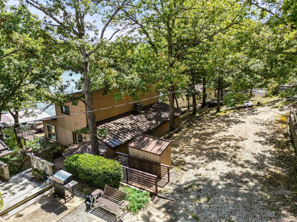 Property building, Facade/entrance, Garden