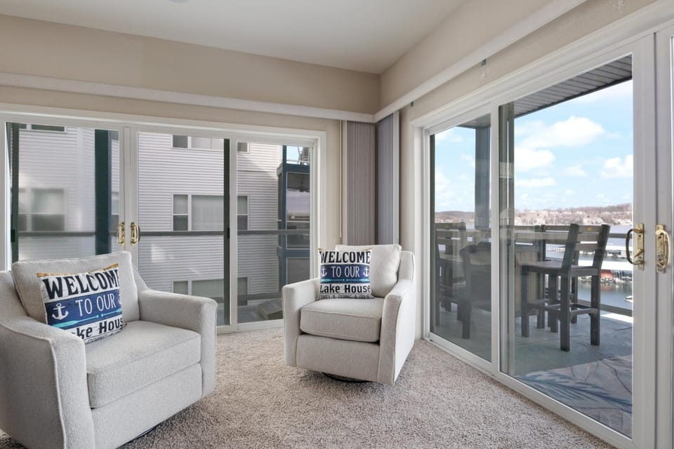 View (from property/room), Living room, Seating area