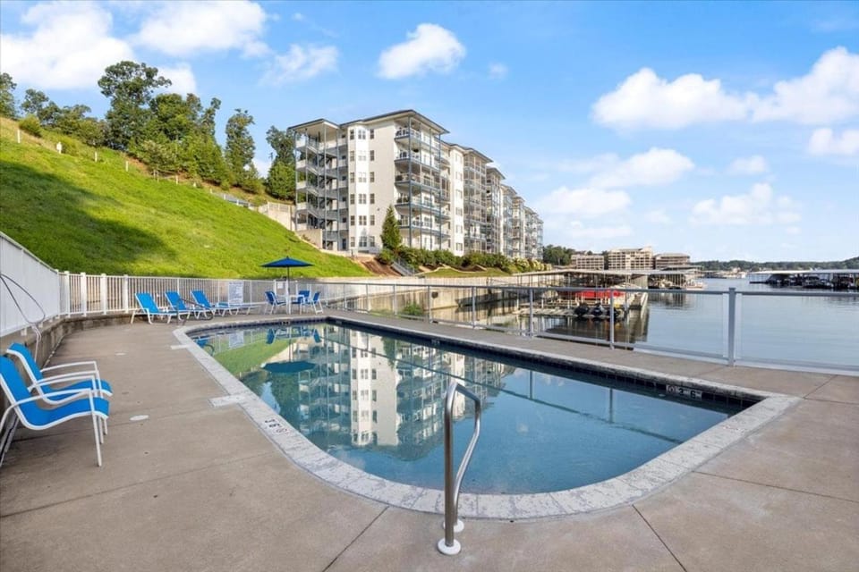 Property building, Day, Swimming pool, Swimming pool