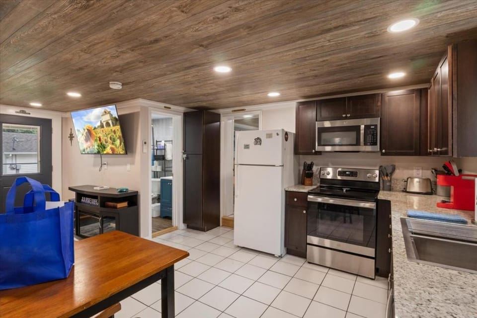 Kitchen or kitchenette, kitchen