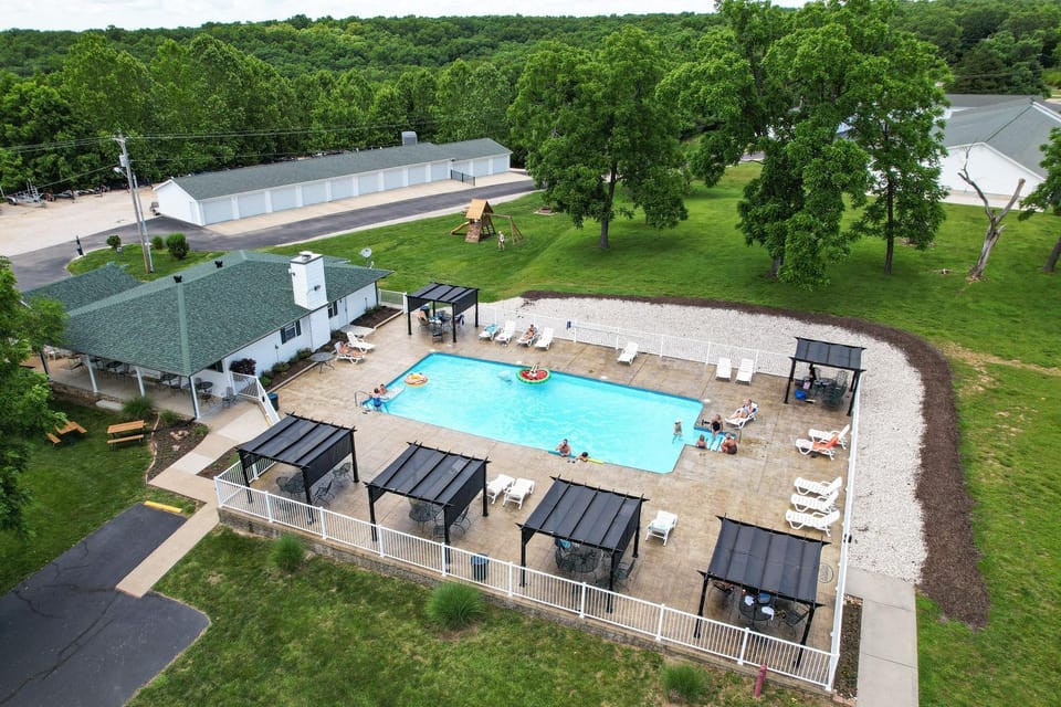 Property building, Day, Bird's eye view, Swimming pool, Swimming pool, sunbed