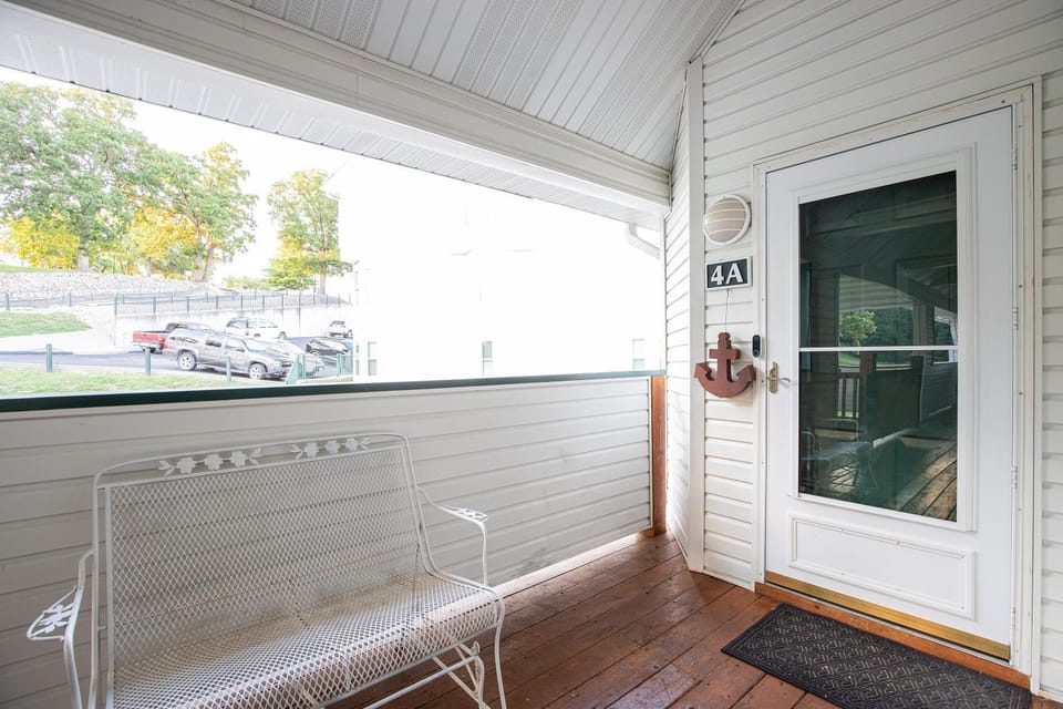 Facade/entrance, Balcony/Terrace, Seating area