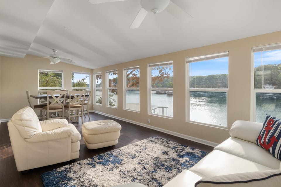 View (from property/room), Living room, Seating area