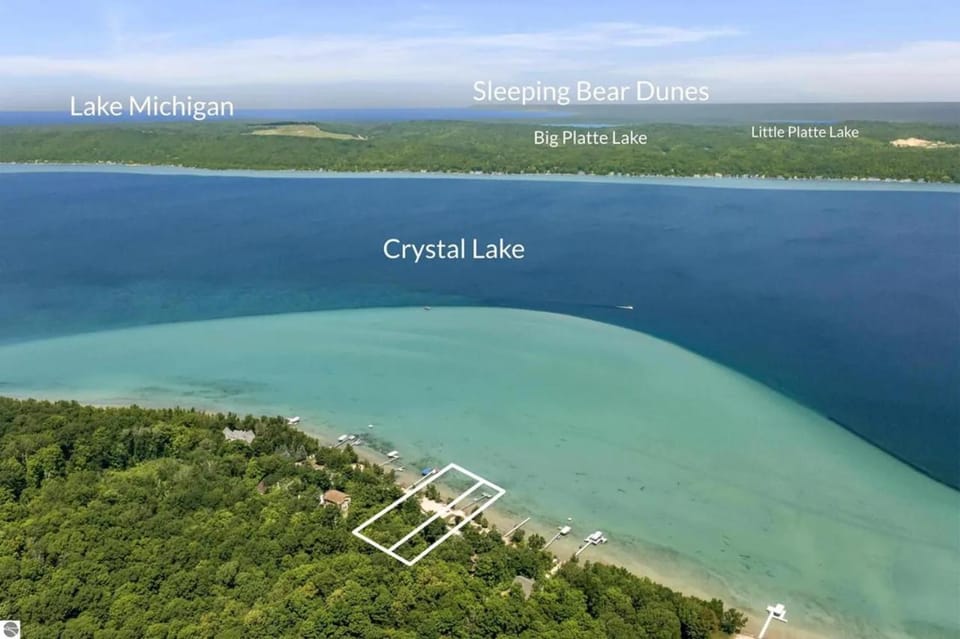New! The Sunkissed Beach House Truly Spectacular! House in Crystal Lake