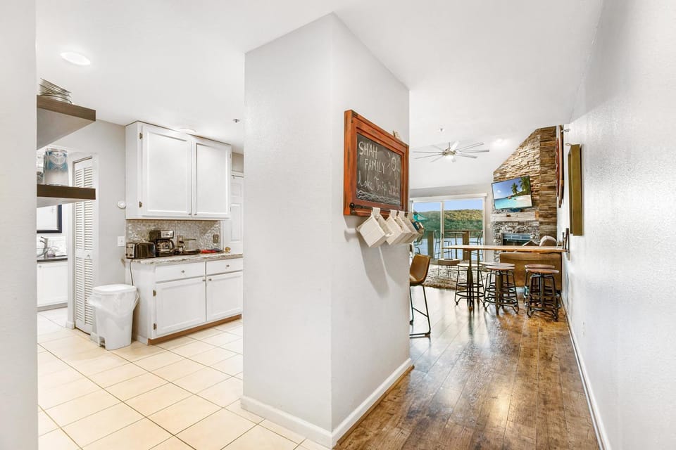 TV and multimedia, Coffee/tea facilities, Kitchen or kitchenette, kitchen