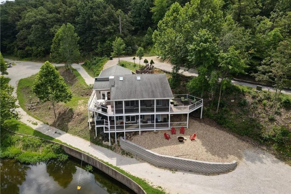 Property building, Day, Bird's eye view