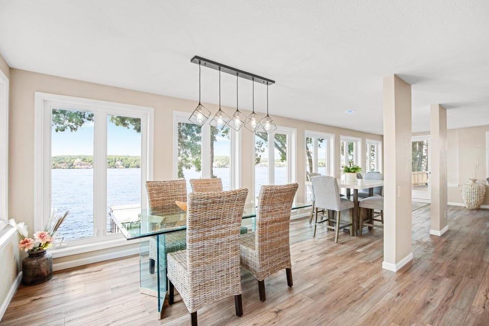 Seating area, Dining area