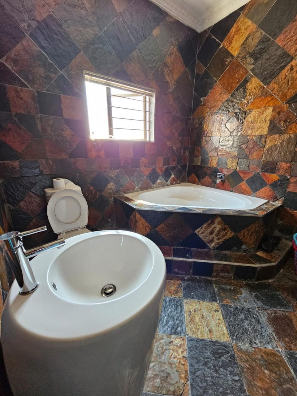 Toilet, Hot Tub, Bathroom, Bath
