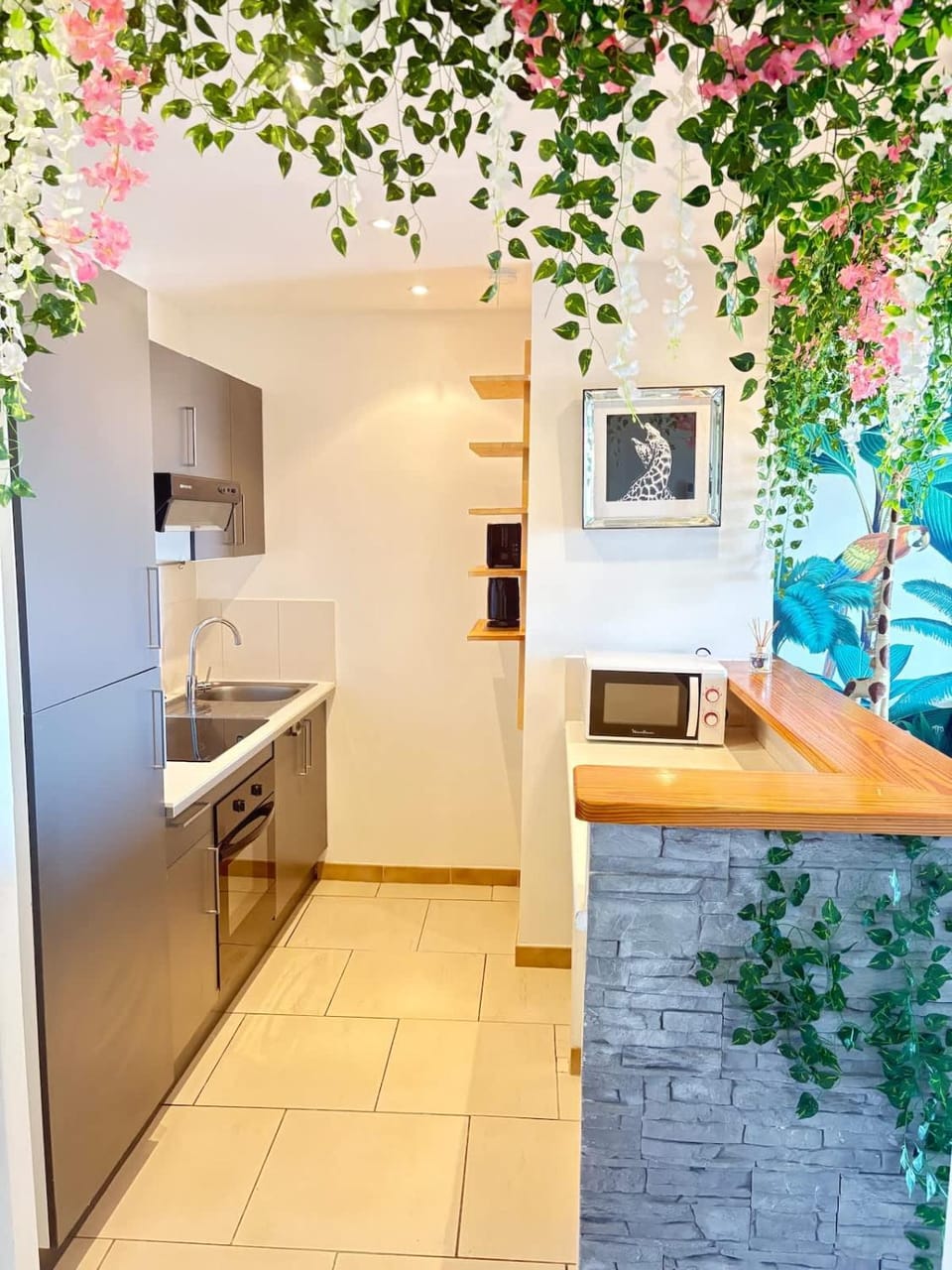 Kitchen or kitchenette, oven