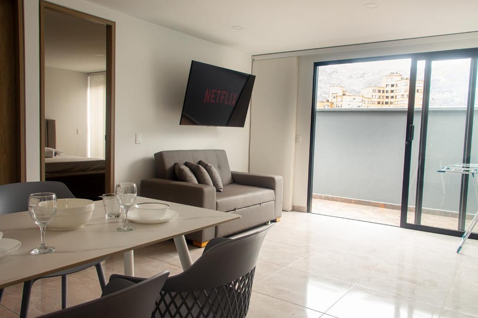 TV and multimedia, Living room, Seating area, Dining area, Evening entertainment