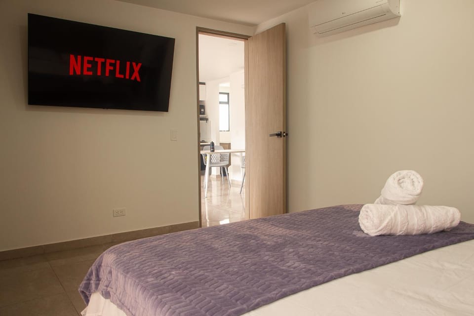 Bed, Photo of the whole room, Bedroom, towels
