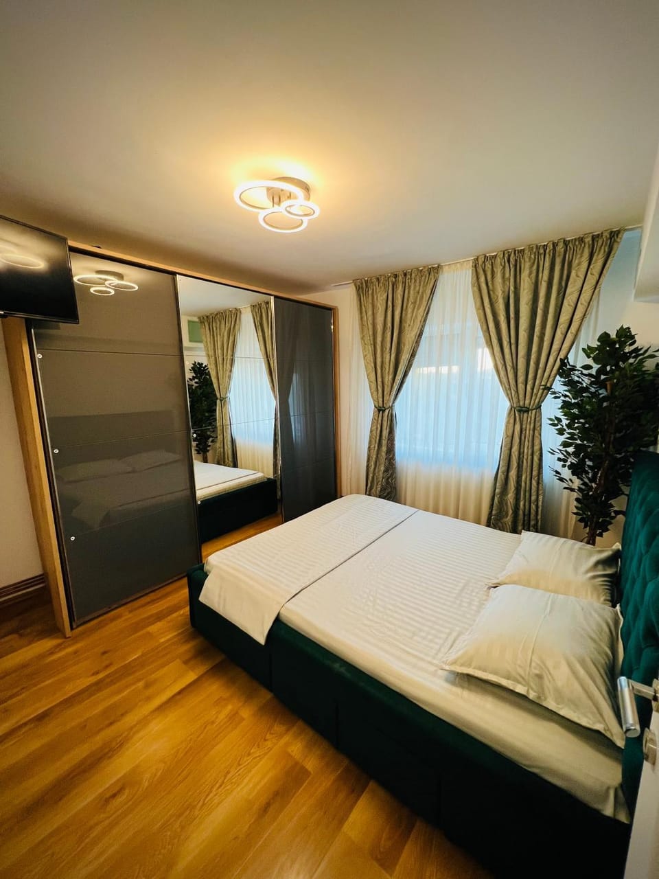 Bed, TV and multimedia, Bedroom, air conditioner
