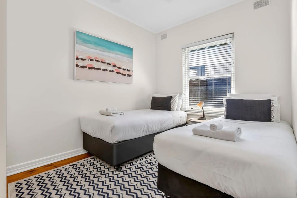 3 min from beach! | BBQ, Study, 6 Guests Apartment in Adelaide