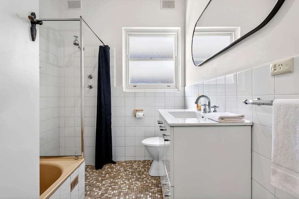 3 min from beach! | BBQ, Study, 6 Guests Apartment in Adelaide