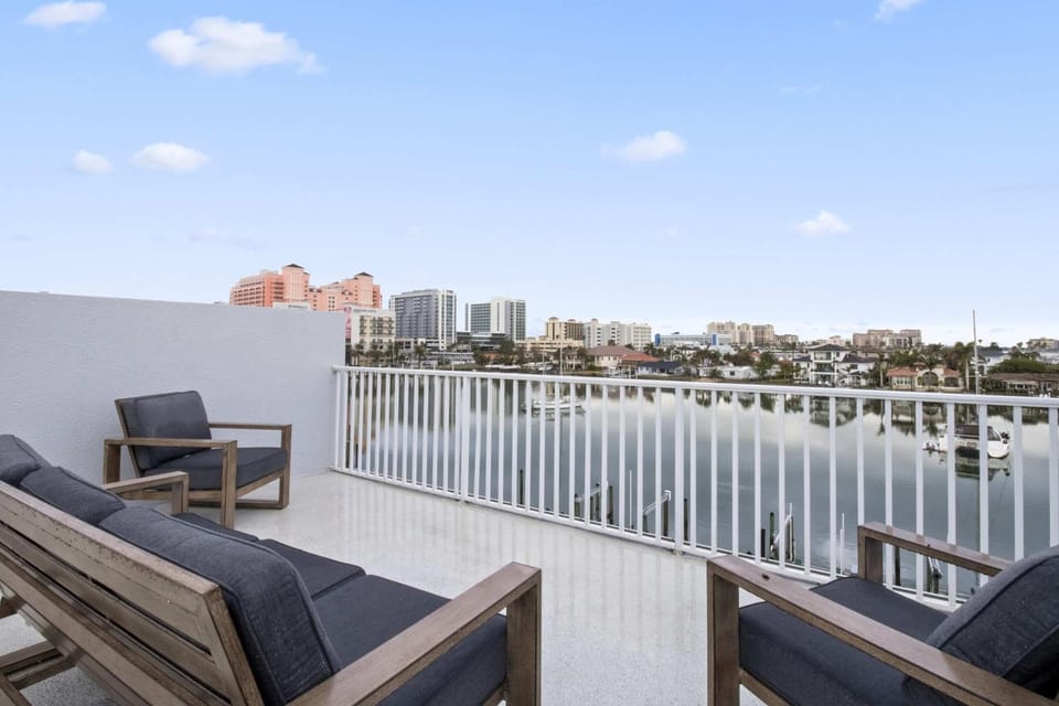 Clearwater Beach Townhouse with Rooftop Patio House in Clearwater Beach