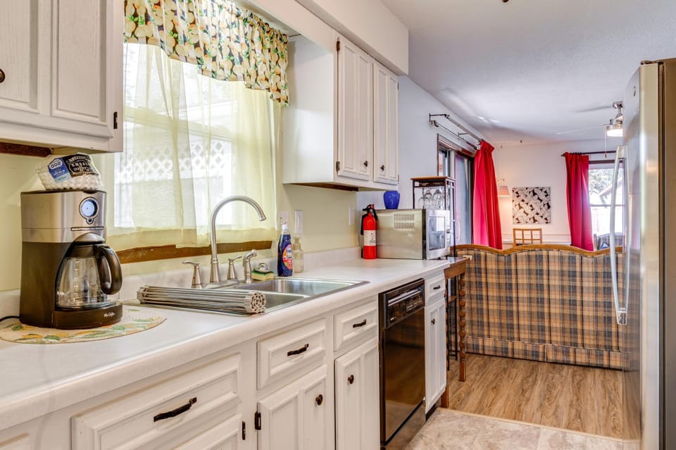 Lemon Drop Inn: Near ISU & Union Hospital House in Indiana