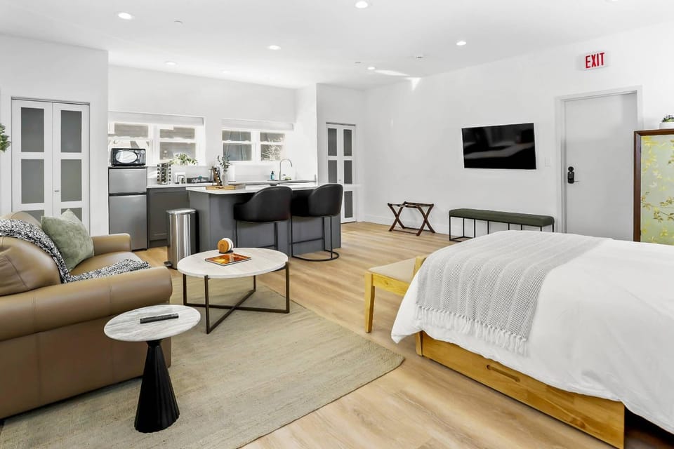 Harbor Haven, Apt #1 - Studio Apartment in Stamford