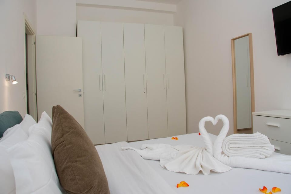 Bedroom, wardrobe