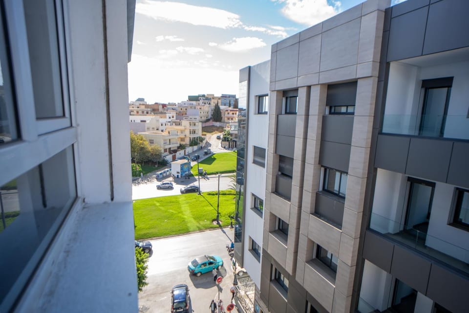 Natural landscape, City view, Street view, Location, Parking