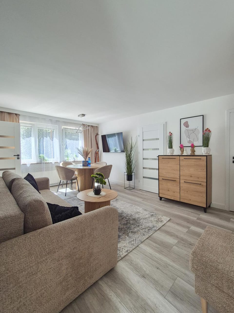 Communal lounge/ TV room, Kitchen or kitchenette, Living room, Dining area, Evening entertainment